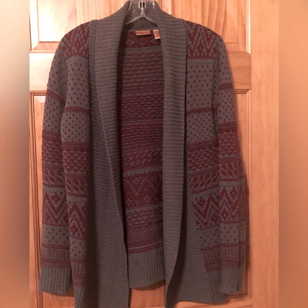 North Crest, sweater- open cardigan, gray, burgundy color, size M, like new